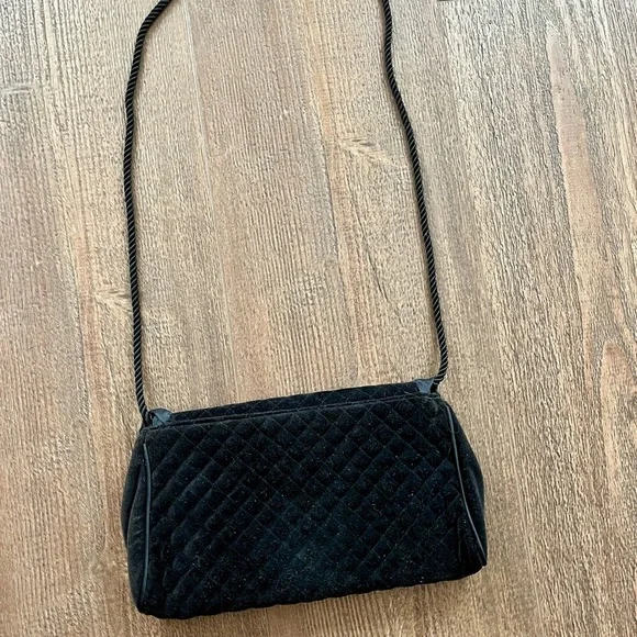 Elegant Black Quilted Women's Bag - Picture 8 of 15